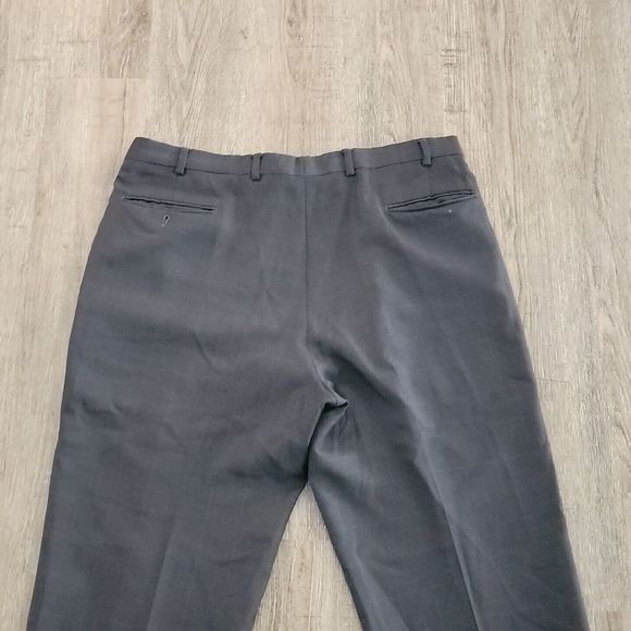 Jos. A. Bank 2 Button Pant Brown Suit ~ Sz 44L Blazer ~ 40W 28.5L Pleated Pants - Picture 10 of 11